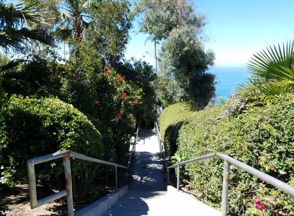 31685 3RD Avenue, Laguna Beach CA: https://media.crmls.org/medias/5ae584ea-7801-47d7-8e50-38e6b391039e.jpg