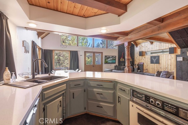 Detail Gallery Image 11 of 43 For 721 Bear Mountain Rd, Big Bear City,  CA 92314 - 3 Beds | 2/1 Baths