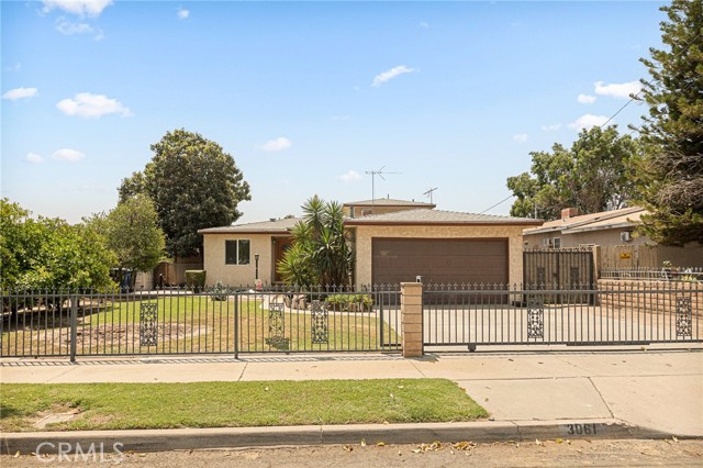 3061 W Oregon Street, Rialto CA: https://media.crmls.org/medias/5ae62cab-58a2-427b-9931-e6dc5a2e6536.jpg