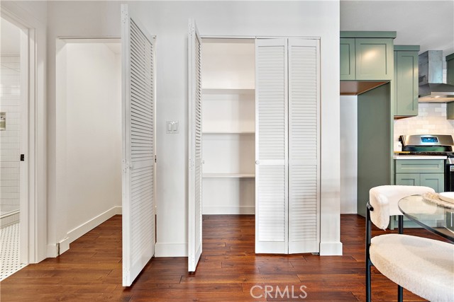 229 S Kingsley Drive, Los Angeles CA: https://media.crmls.org/medias/5ae702f1-04ee-4916-8c0a-9975b9c221f7.jpg