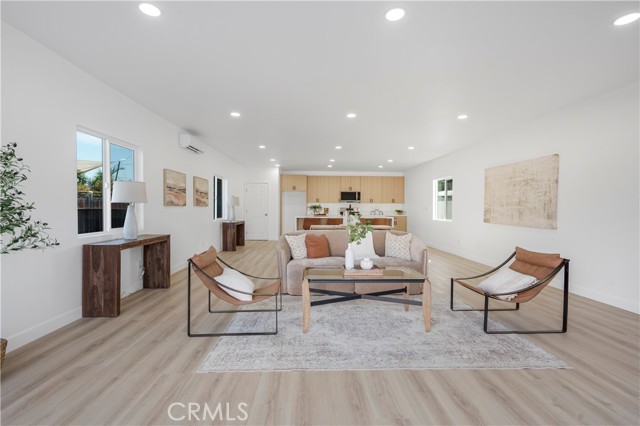 Detail Gallery Image 4 of 33 For 320 S Redwood, Brea,  CA 92821 - 4 Beds | 3 Baths