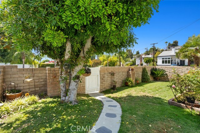 22666 Margarita Drive, Woodland Hills CA: https://media.crmls.org/medias/5ae8dea5-7613-4c96-af6d-2b32f55112fe.jpg