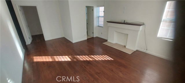 Detail Gallery Image 4 of 13 For 2818 2818 S Bronson #B,  Los Angeles,  CA 90018 - 2 Beds | 2 Baths