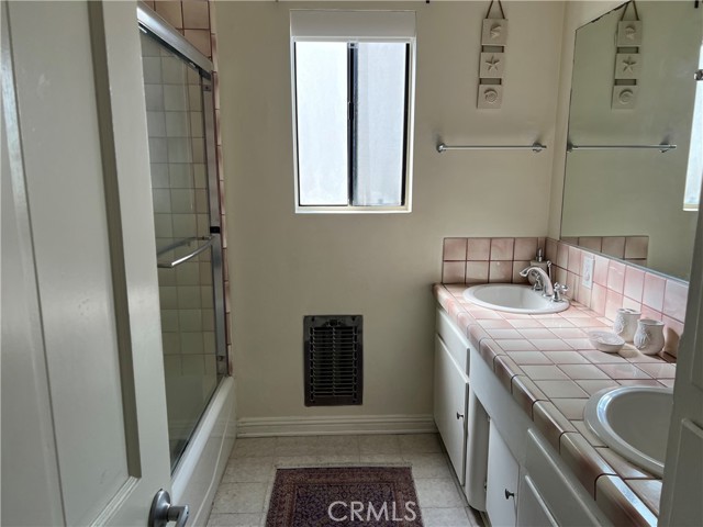 Detail Gallery Image 9 of 10 For 95 Hermosa, Hermosa Beach,  CA 90254 - 2 Beds | 1 Baths