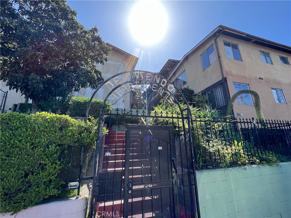 202 N Burlington Avenue, Los Angeles, CA 90026