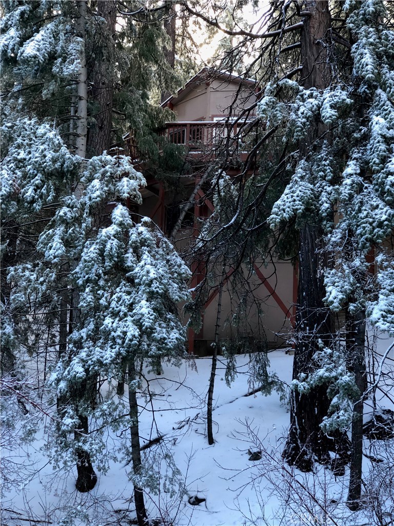 https://media.crmls.org/medias/5aec82fd-ec98-4291-bd9f-f733a61f3396.jpg?preset=X-Large