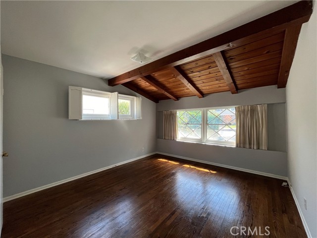 Detail Gallery Image 10 of 14 For 22607 Collins St, Woodland Hills,  CA 91367 - 3 Beds | 2 Baths