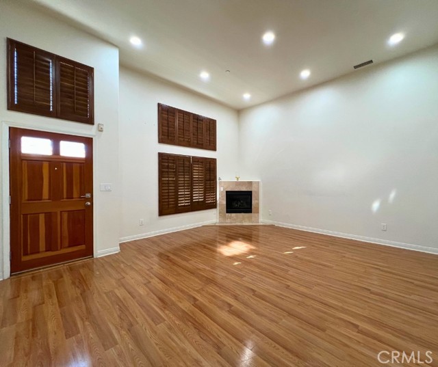 Detail Gallery Image 3 of 20 For 12368 Osborne #4,  Pacoima,  CA 91331 - 3 Beds | 3 Baths