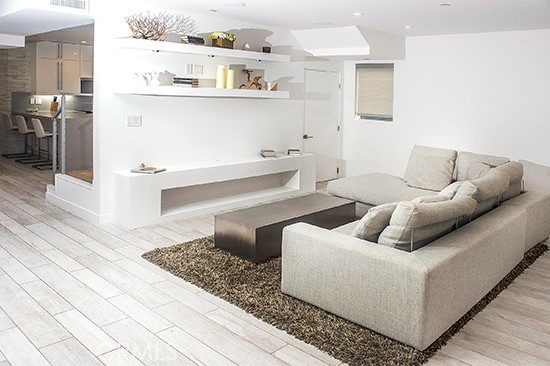 Detail Gallery Image 4 of 11 For 947 4th St #D,  Santa Monica,  CA 90403 - 3 Beds | 3 Baths