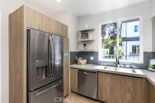 6 Oakmont Street, Phillips Ranch CA: https://media.crmls.org/medias/5aeeba11-f565-42f4-9f4c-becc364d05d2.jpg