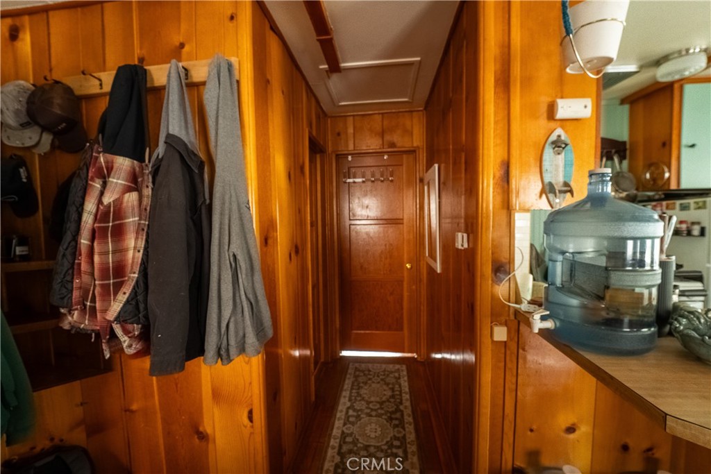 https://media.crmls.org/medias/5aeee472-c26f-429c-b443-8d8256db728f.jpg?preset=X-Large