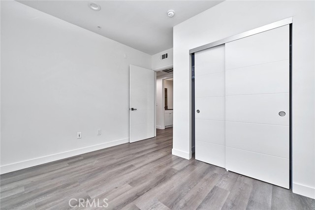 900 S Kenmore Avenue, Los Angeles CA: https://media.crmls.org/medias/5aeee905-2a24-4cd8-8bc8-60c55bdefcc9.jpg