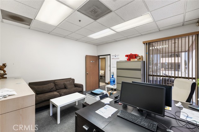 620 S Magnolia Avenue, Ontario CA: https://media.crmls.org/medias/5aef3eae-9ddb-4477-847d-c3a47ca98651.jpg