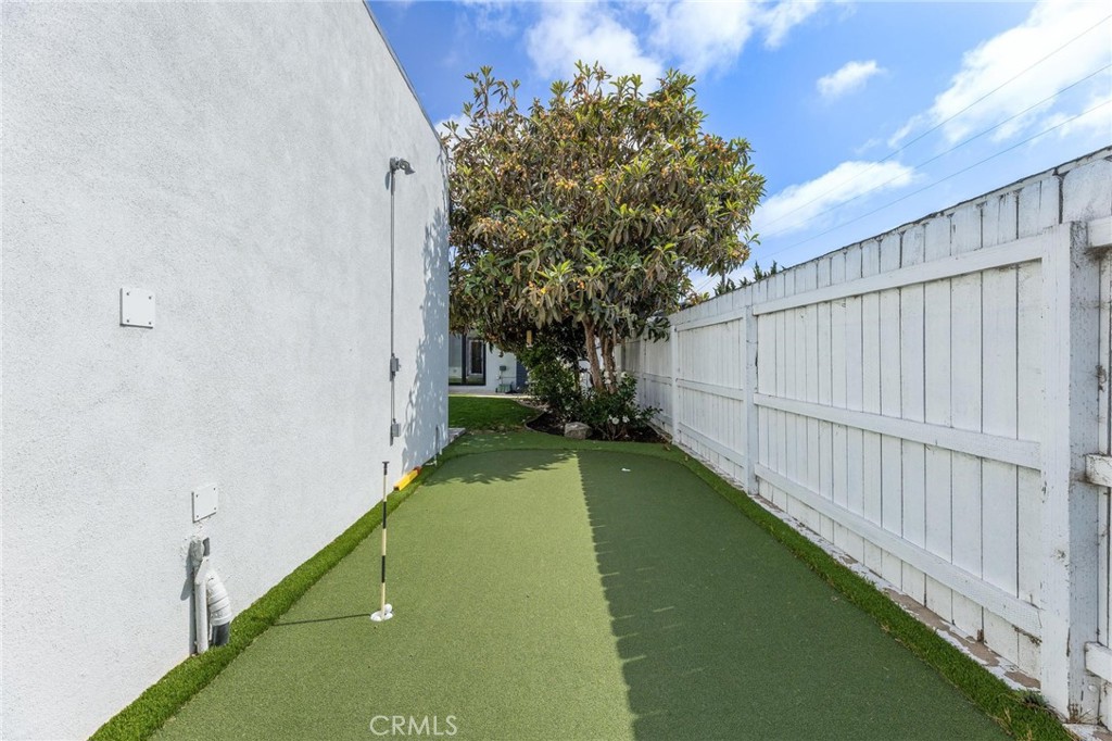 https://media.crmls.org/medias/5aefcd75-0e08-4116-893a-2caaea368969.jpg?preset=X-Large