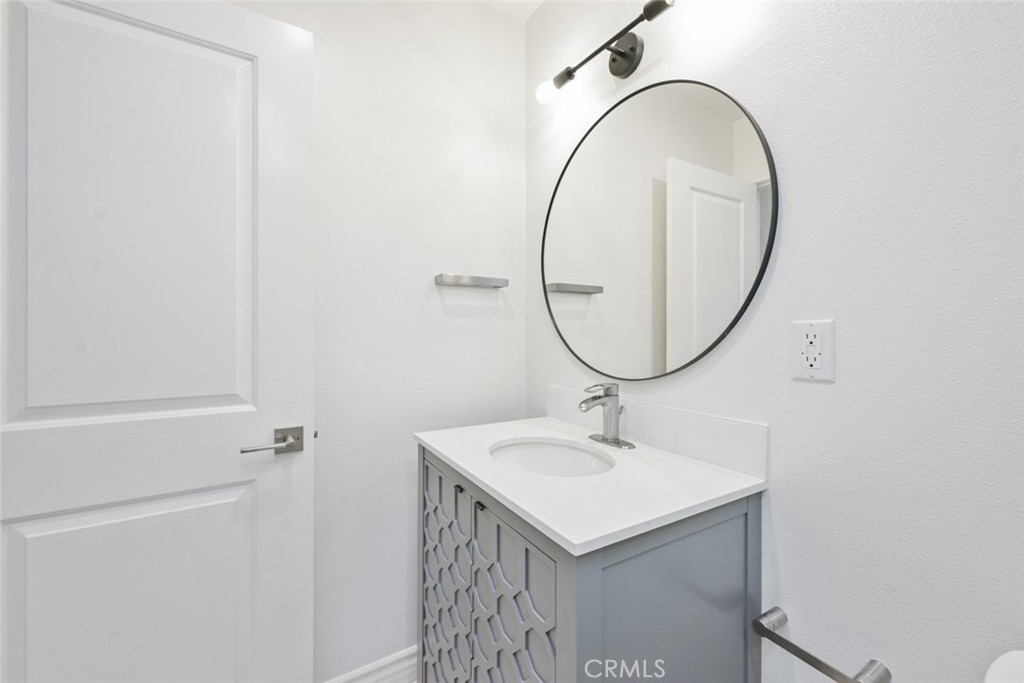 https://media.crmls.org/medias/5af0e769-753a-438d-8803-52b5052fccb6.jpg?preset=X-Large