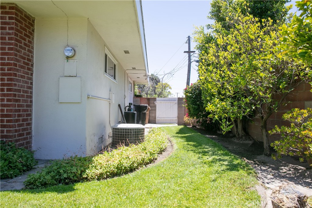 1203 W Laster Avenue