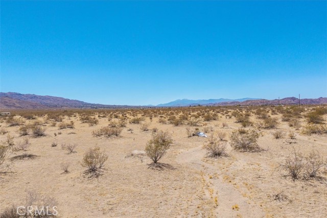 5888 La Ferney Avenue, Joshua Tree CA: https://media.crmls.org/medias/5af1c478-7246-48f5-8922-bfed408a4df9.jpg