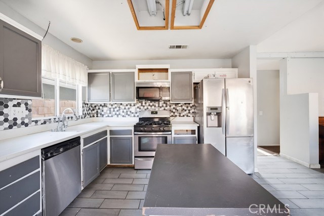 Detail Gallery Image 20 of 41 For 1216 Lilac Ridge Dr, Perris,  CA 92571 - 4 Beds | 2/1 Baths