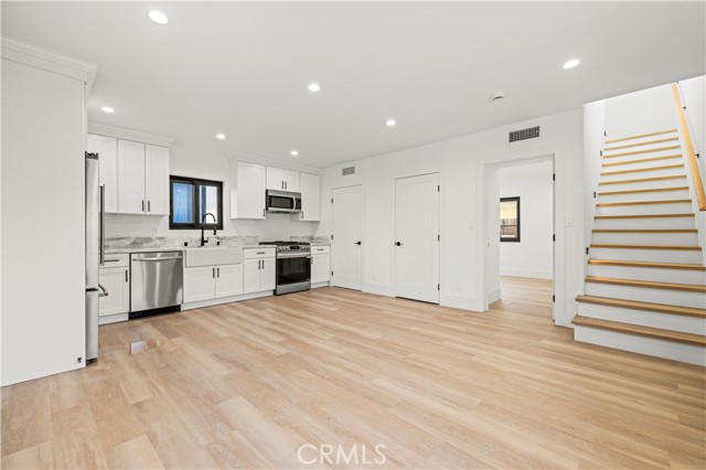 Detail Gallery Image 12 of 33 For 16245 Chatsworth St, Granada Hills,  CA 91344 - 3 Beds | 2/1 Baths