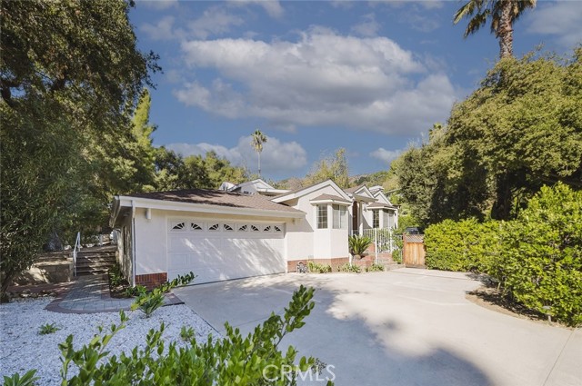 Detail Gallery Image 4 of 49 For 2255 E Chevy Chase Dr, Glendale,  CA 91206 - 4 Beds | 3 Baths