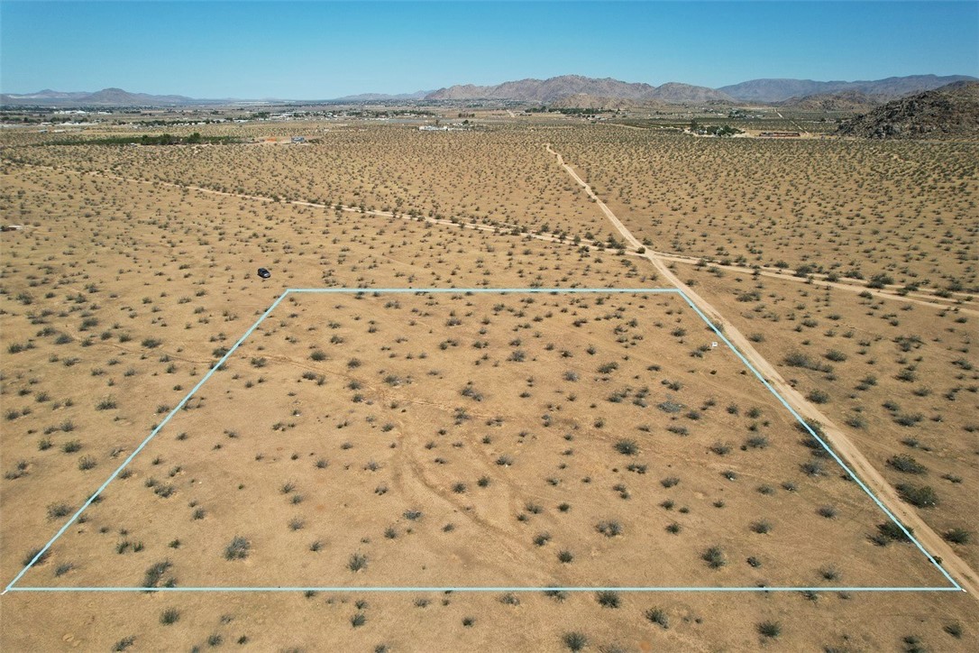 2 Lynn Road, Apple Valley, California 92307, ,Land,For Sale,2 Lynn Road,CRHD23170098