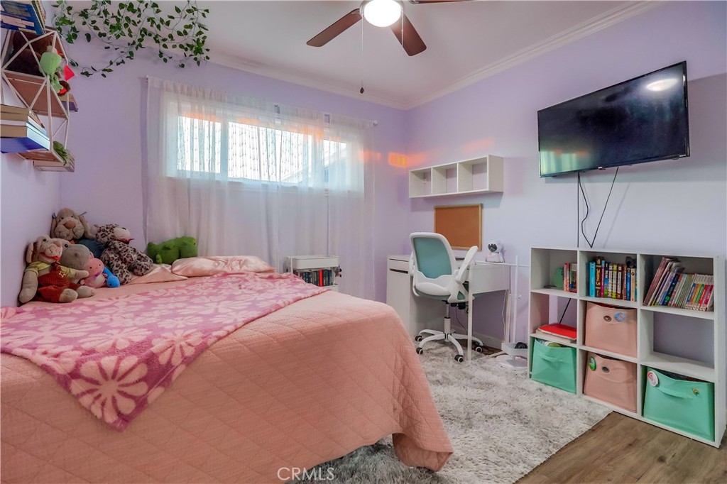 https://media.crmls.org/medias/5af56772-215b-4f8b-8740-41e5a70512b8.jpg?preset=X-Large