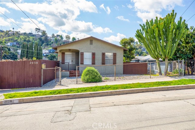 Detail Gallery Image 1 of 1 For 2038 Wollam St, Los Angeles,  CA 90065 - 2 Beds | 1 Baths