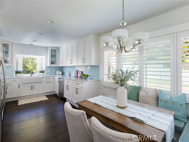 246 Via Los Miradores, Redondo Beach CA: https://media.crmls.org/medias/5af5bc70-0b6c-49be-b256-de0f0d4d4382.jpg