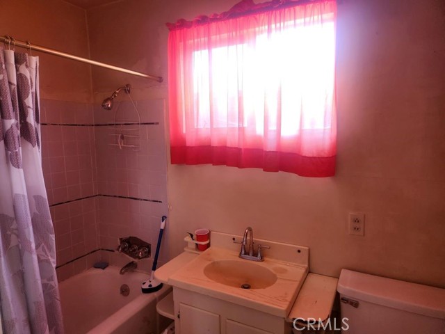 Detail Gallery Image 16 of 24 For 2916 Hillcrest Dr, Los Angeles,  CA 90016 - 4 Beds | 2 Baths