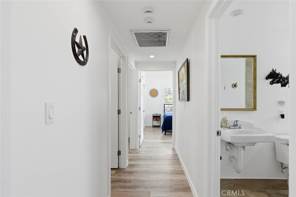 https://media.crmls.org/medias/5af5df3f-30ed-45c7-bb86-6eb80ea3514f.jpg?preset=X-Large