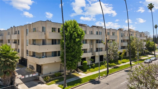 Detail Gallery Image 1 of 1 For 19350 Sherman Way #218,  Reseda,  CA 91335 - 1 Beds | 1 Baths