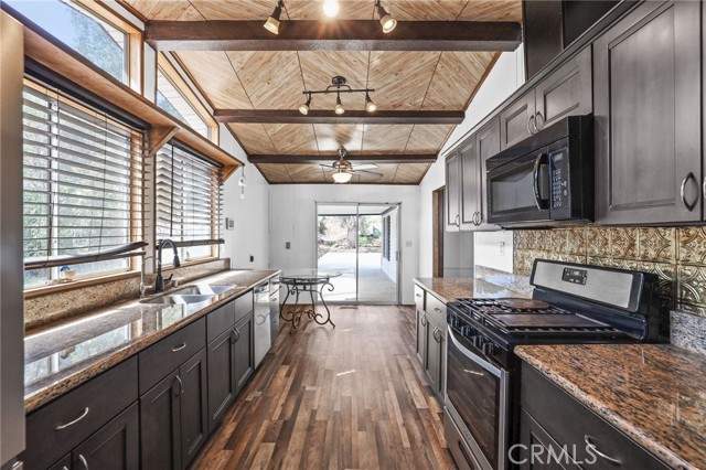 Detail Gallery Image 5 of 31 For 33743 Plowshare, Wildomar,  CA 92595 - 2 Beds | 2 Baths