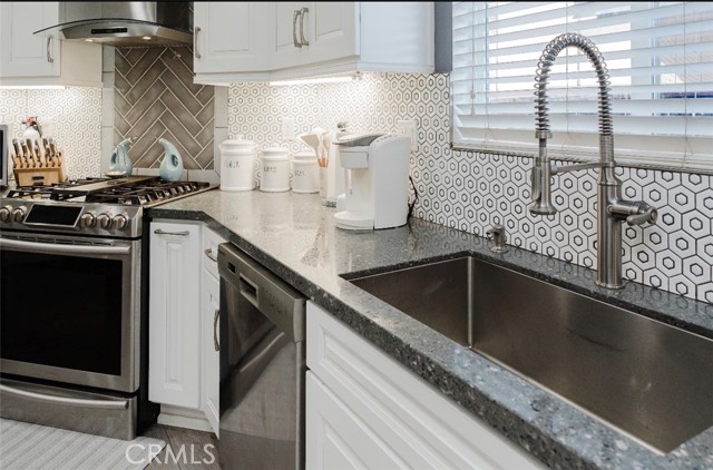 Detail Gallery Image 6 of 30 For 24670 Moonlight, Moreno Valley,  CA 92551 - 4 Beds | 2/1 Baths