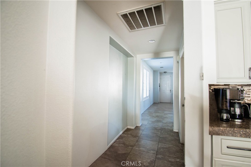 https://media.crmls.org/medias/5af84afe-40d0-4ad8-85c0-2fd1e3d3306d.jpg?preset=X-Large