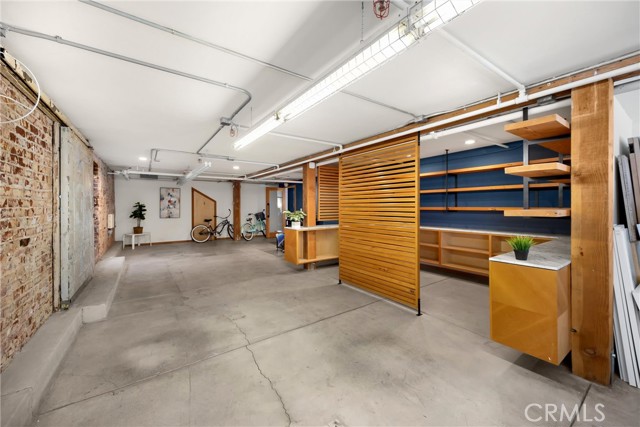 Image 21 of 47 For 425 4th Street E