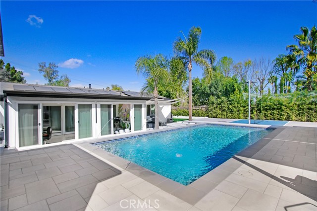 20200 Clark Street, Woodland Hills CA: https://media.crmls.org/medias/5af90f7f-1497-4ba1-94e1-a83d2f210788.jpg