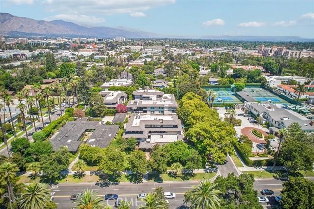 480 S Orange Grove Boulevard, Pasadena CA: https://media.crmls.org/medias/5af95a91-98d2-4d76-b15d-28fbfbb23abe.jpg