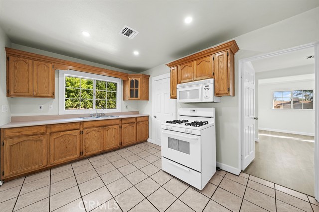 Detail Gallery Image 10 of 30 For 3328 Milton St, Pasadena,  CA 91107 - 3 Beds | 2 Baths