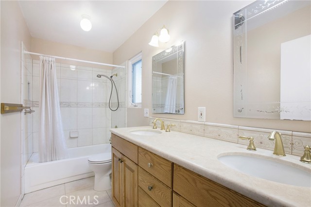 Detail Gallery Image 14 of 33 For 224 17th St, Huntington Beach,  CA 92648 - 4 Beds | 2/1 Baths