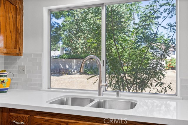 Detail Gallery Image 9 of 39 For 601 Las Arenas Ct, Bakersfield,  CA 93314 - 3 Beds | 2/1 Baths