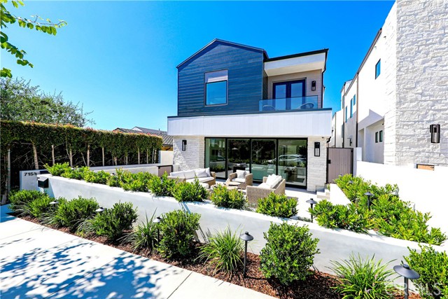 Detail Gallery Image 24 of 24 For 715 Narcissus #2,  Corona Del Mar,  CA 92625 - 2 Beds | 2 Baths