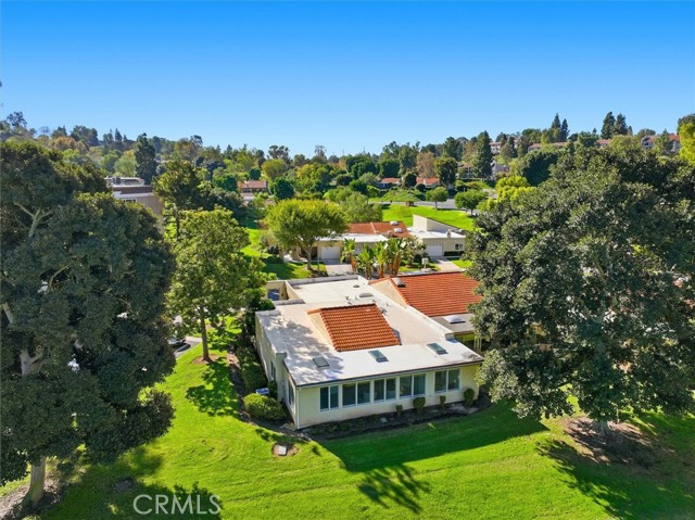 5512 W Paseo Del Lago, Laguna Woods CA: https://media.crmls.org/medias/5afd7b65-3851-4ccf-acaa-aca7aef706bb.jpg