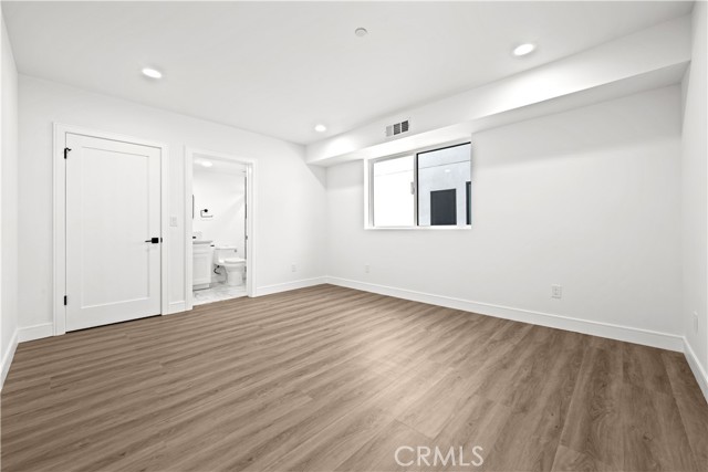 Detail Gallery Image 20 of 34 For 6700 Kester Ave #2,  Van Nuys,  CA 91405 - 5 Beds | 5 Baths