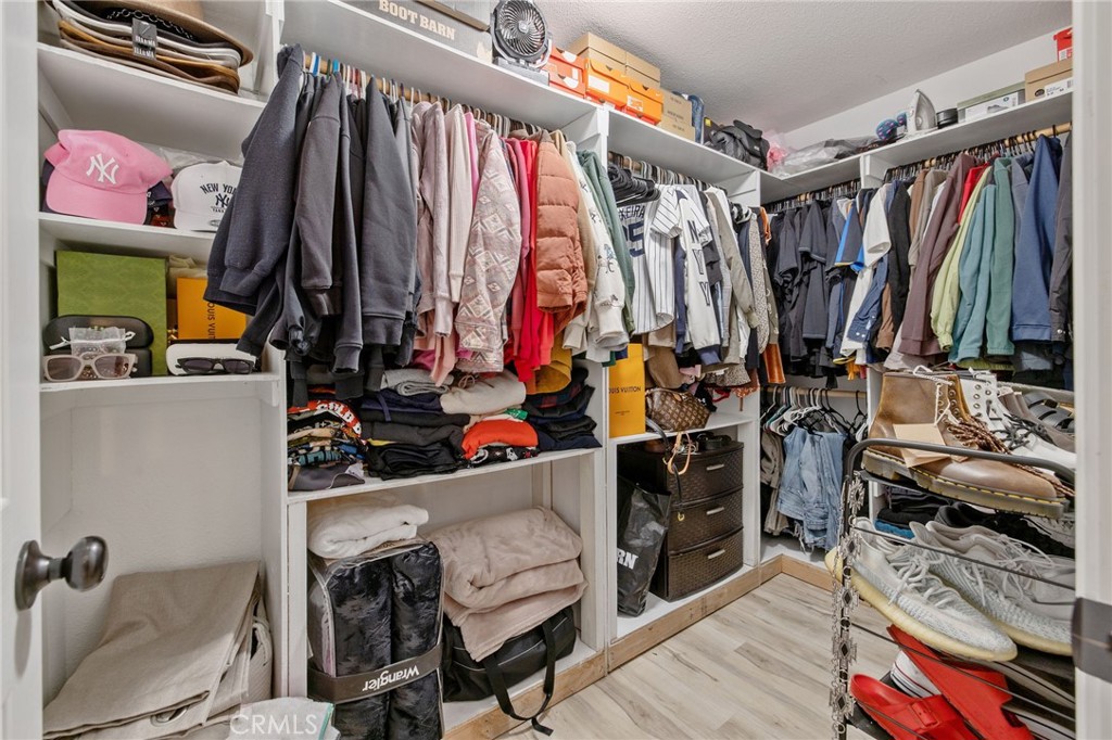 https://media.crmls.org/medias/5afd9284-cc70-4743-adad-3eab793f26c0.jpg?preset=X-Large