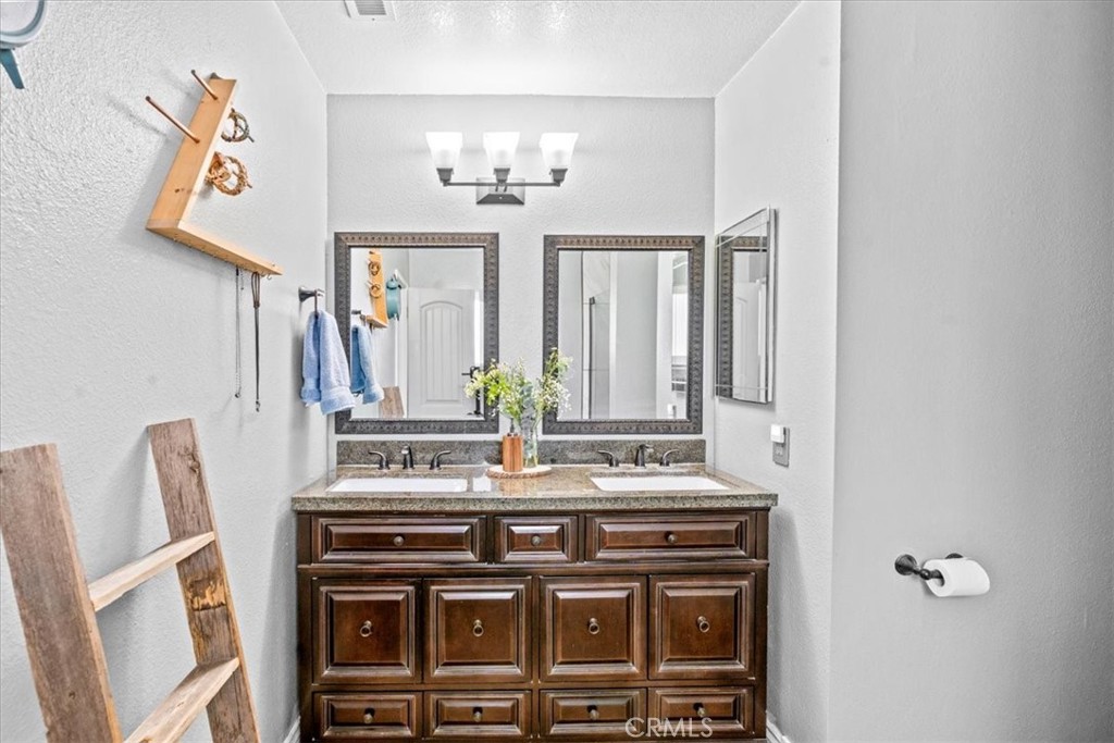 MLS #OC25158307 img 17