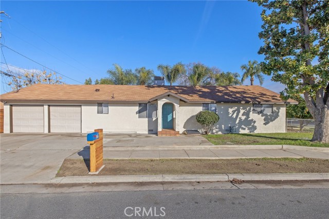 Detail Gallery Image 1 of 37 For 657 S Santa Clara St, Tulare,  CA 93274 - 3 Beds | 2 Baths