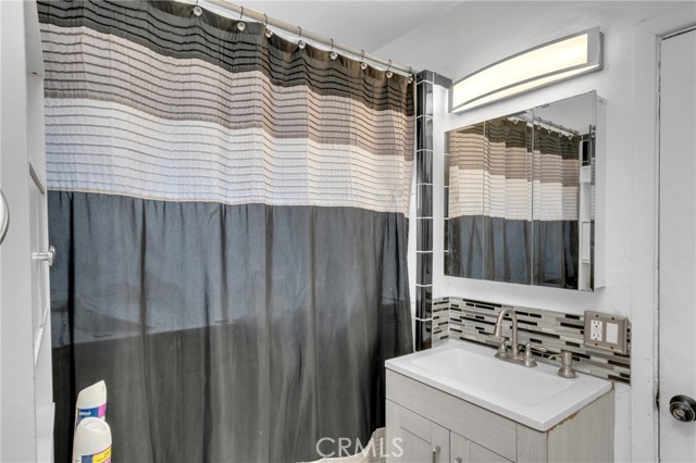 Detail Gallery Image 12 of 18 For 1619 W 71st St, Los Angeles,  CA 90047 - 2 Beds | 1 Baths