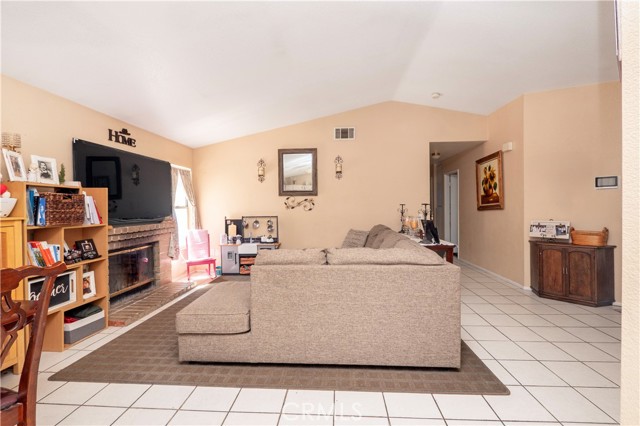 Detail Gallery Image 16 of 46 For 15055 Kingsford Ave, Adelanto,  CA 92301 - 3 Beds | 2 Baths