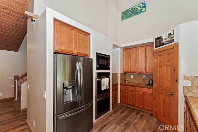 Detail Gallery Image 14 of 32 For 676 Lake Dr, Lake Arrowhead,  CA 92352 - 2 Beds | 2/1 Baths