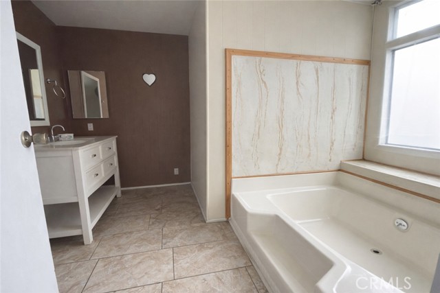 Detail Gallery Image 7 of 15 For 350 E San Jacinto Ave #197,  Riverside,  CA 92571 - 4 Beds | 2 Baths
